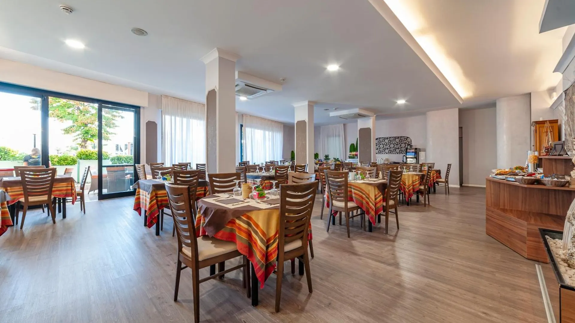 Hotel Nuovo Belvedere リミニ 3*,  イタリア