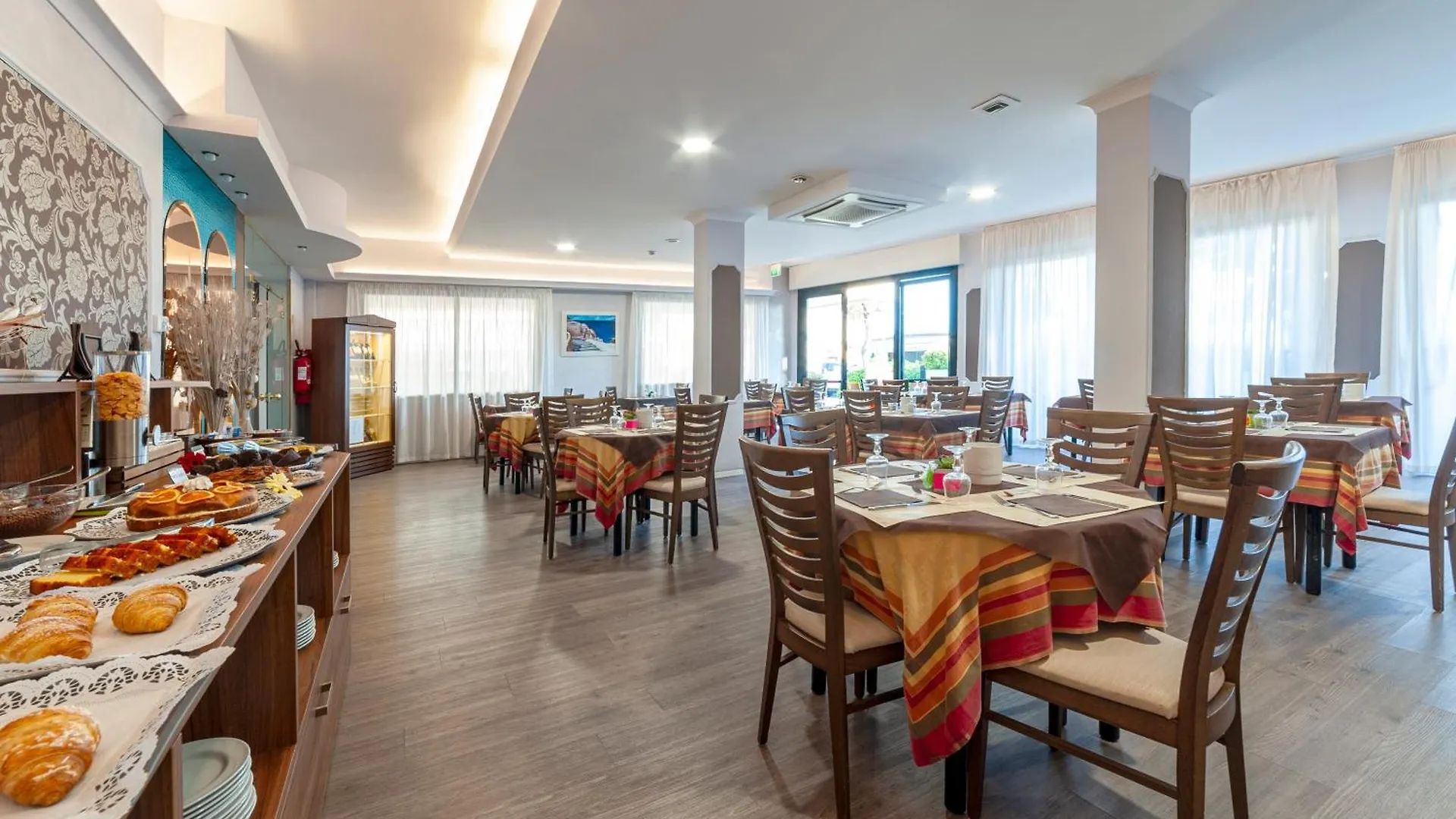 ***  Hotel Nuovo Belvedere リミニ イタリア